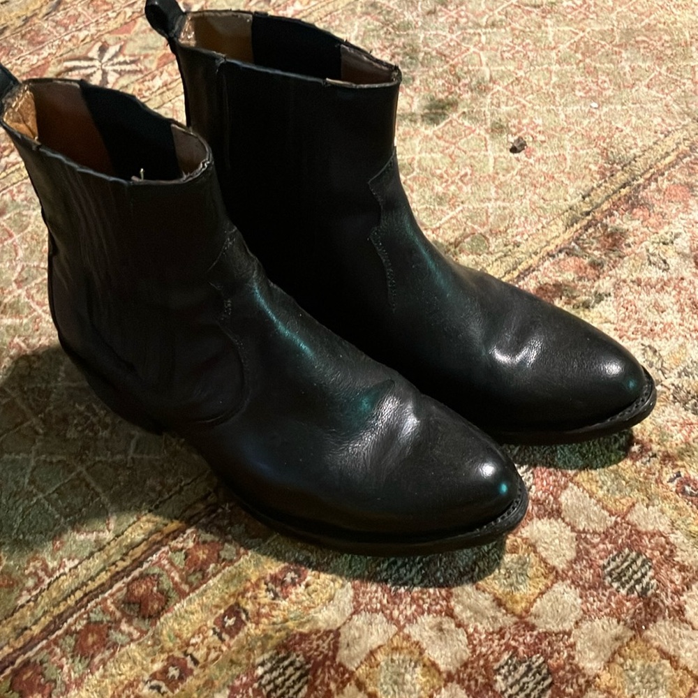 Frye Black Leather chelsea Boots